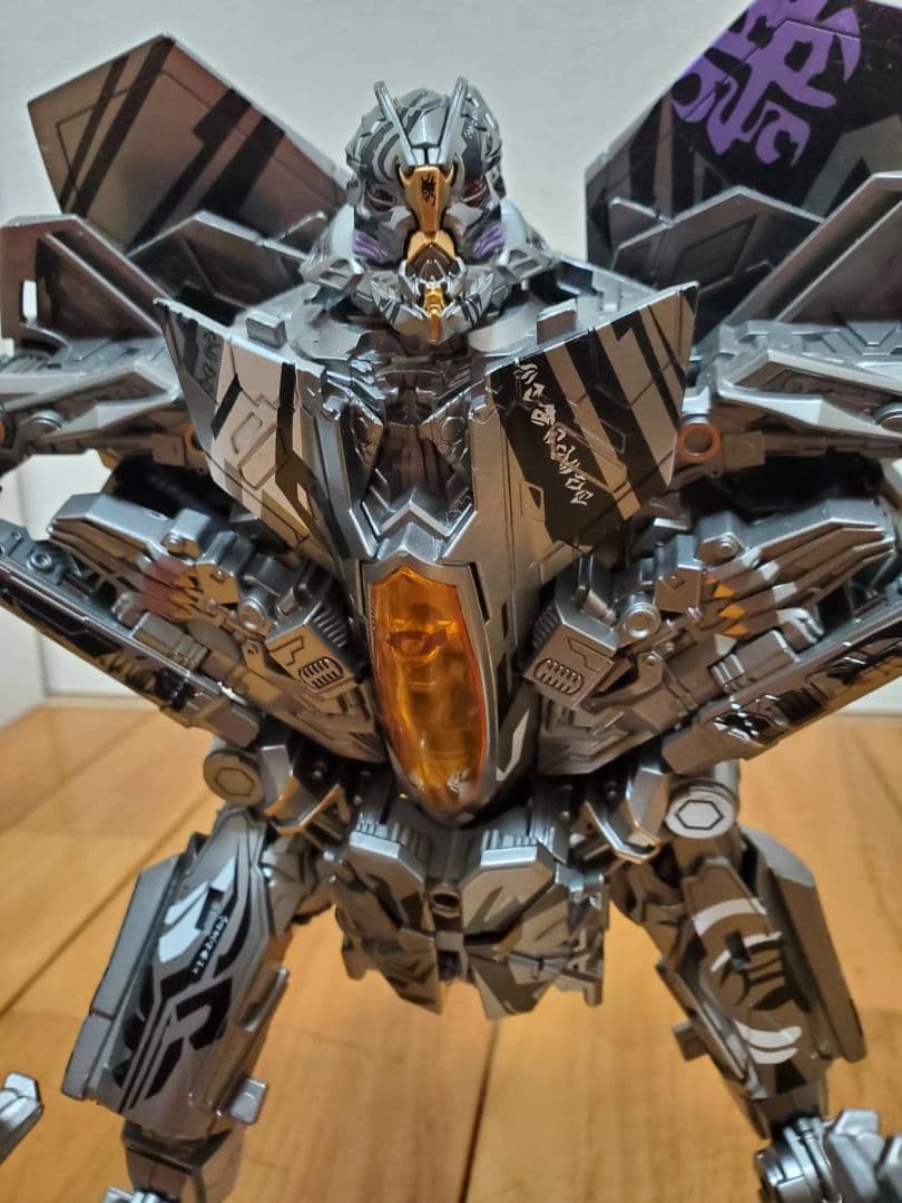 激レア　刺青塗装バージョン スタースクリーム風ロボット