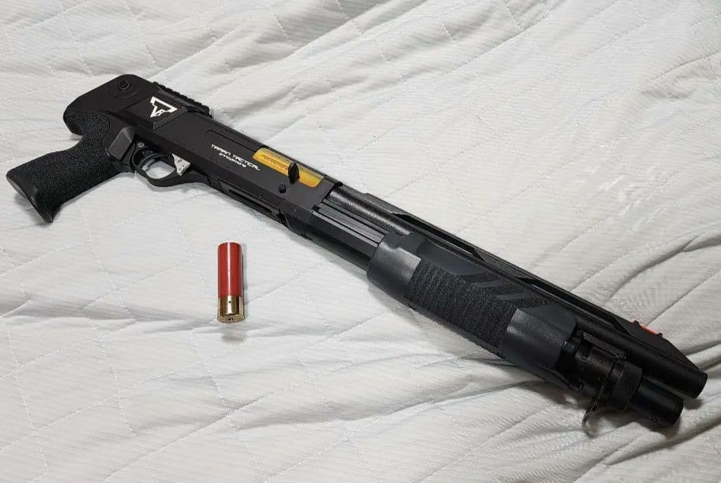 東京マルイ　ベネリM3ショーティ　TTI 風外装カスタム　ガンケース付