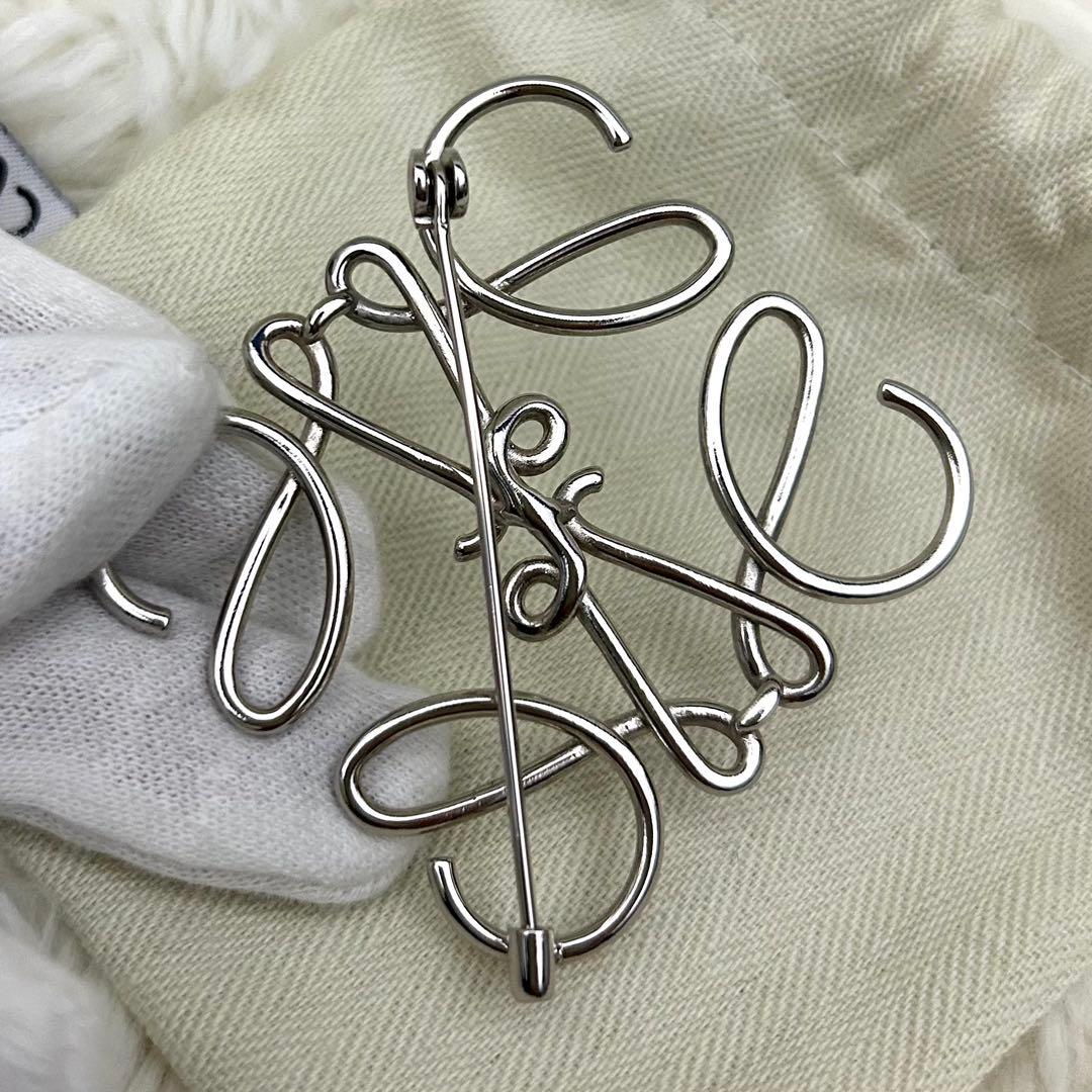 【美品】LOEWE ブローチ シルバー コサージュアクセサリー シルバーカラー