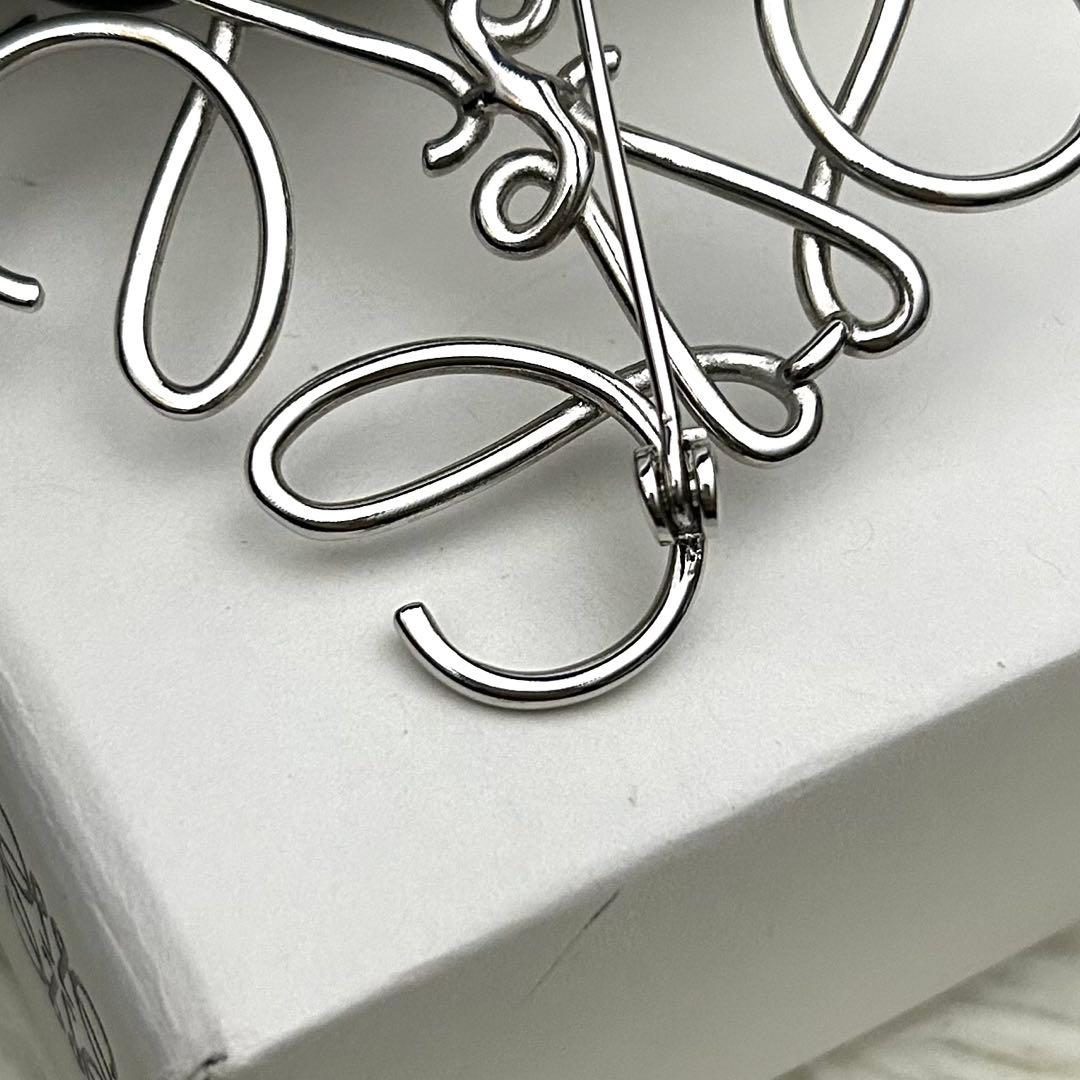 【美品】LOEWE ブローチ シルバー コサージュアクセサリー シルバーカラー