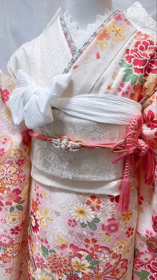 白地に赤とピンクの花柄 振袖フルセット　振袖　振袖セット　成人式　振袖6点セット