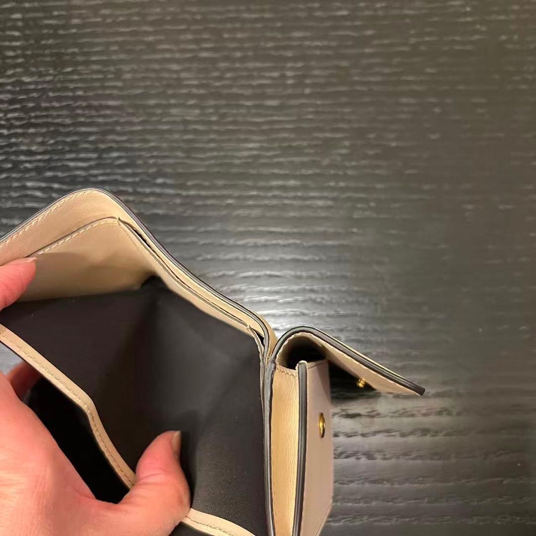 k*a様 新品10万 FENDI　エンボスロゴ 三つ折り財布 / コンパクト ウ