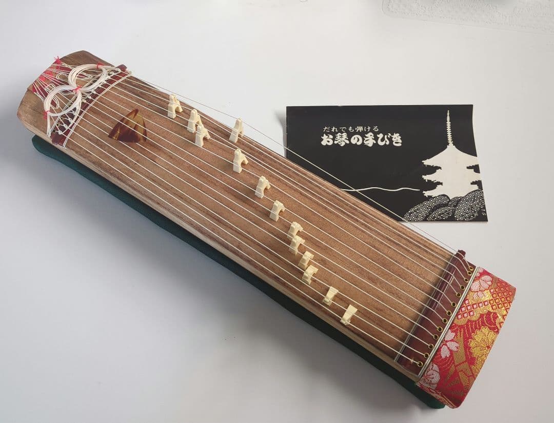 琴★ミニ琴★演奏可能★伝統的★ピック付き★箱付き★自宅保管品
