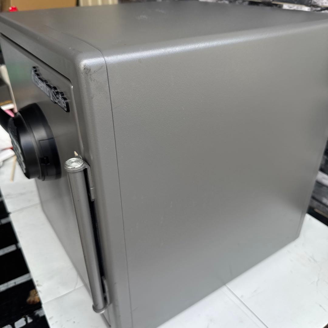 SentrySafe デジタル式耐火・防水金庫　テンキー式【A-165】