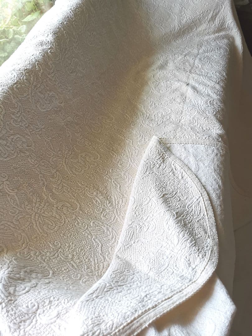 アンティークピケドプロヴァンス 百合風草花紋様スロー エンボス花織大判スプレッド