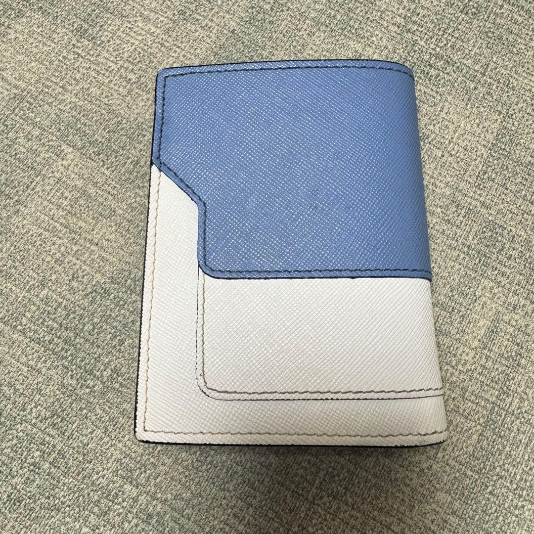 マルニ　二つ折り財布　ホワイト×ライトブルー