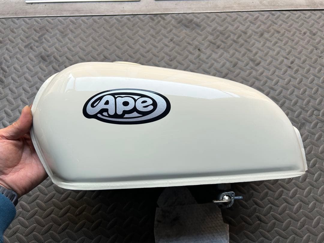 エイプ100　純正　ガソリンタンク　HC07　キャブ車