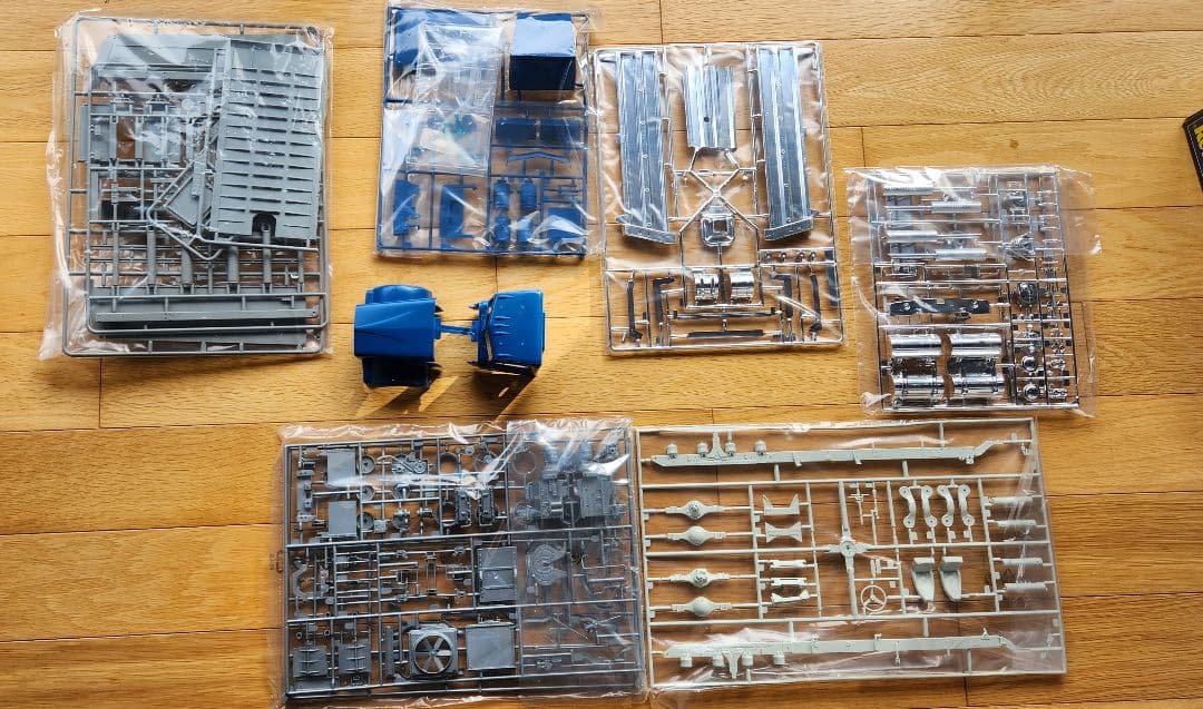 ドイツ Revell Kenworth Dump Truck