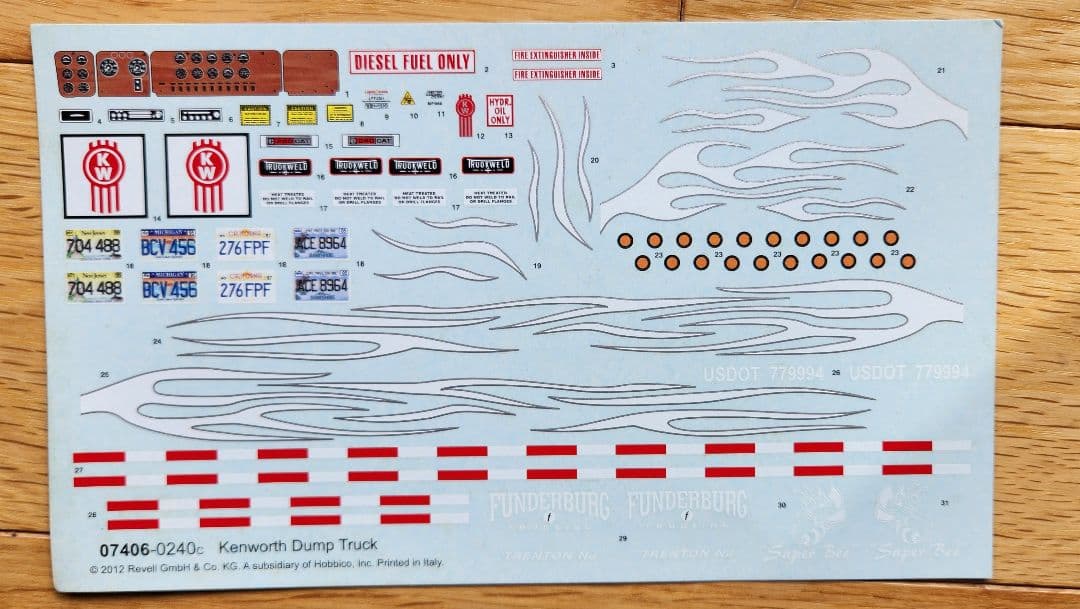 ドイツ Revell Kenworth Dump Truck