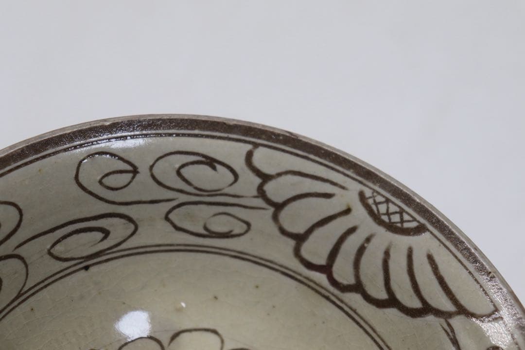 中国　磁州窯　蓮紋碗　送料込み250807