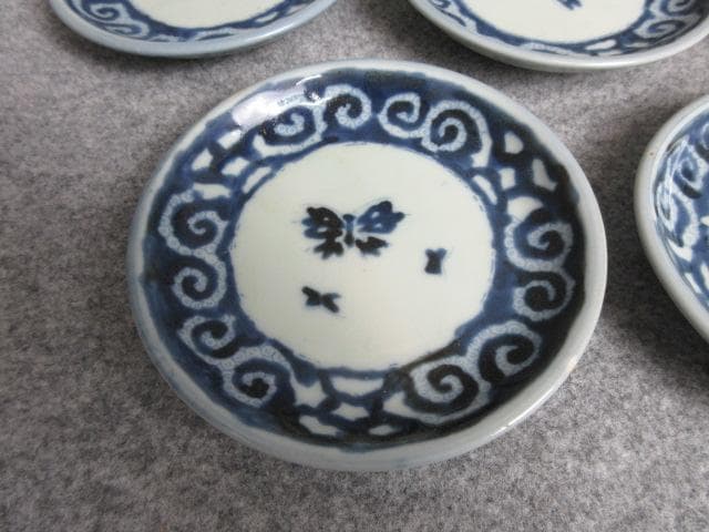 湖東焼染付唐草に蝶図小皿5枚 [B25635]