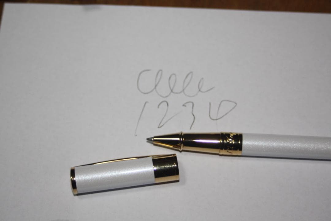 S.T. Dupont ボールペン ホワイト　箱入り　替芯付き　美品