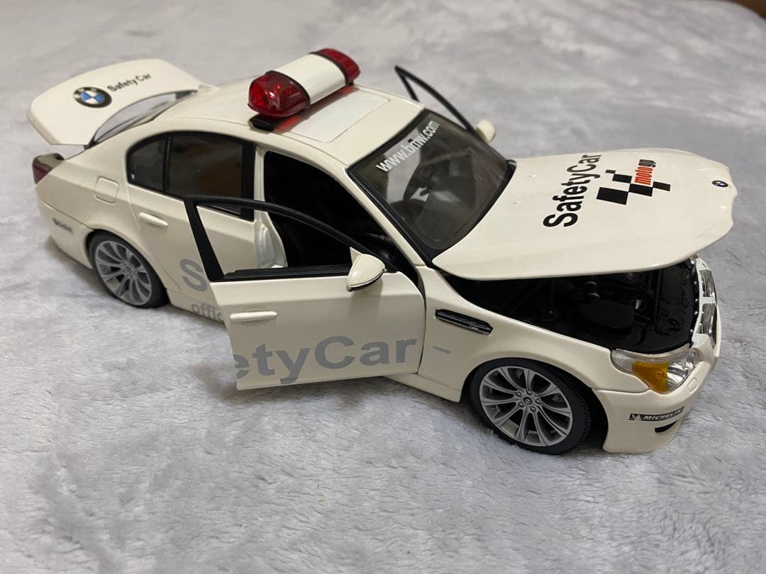 ミニカー Maisto BMW M5 Safety Car 1/18