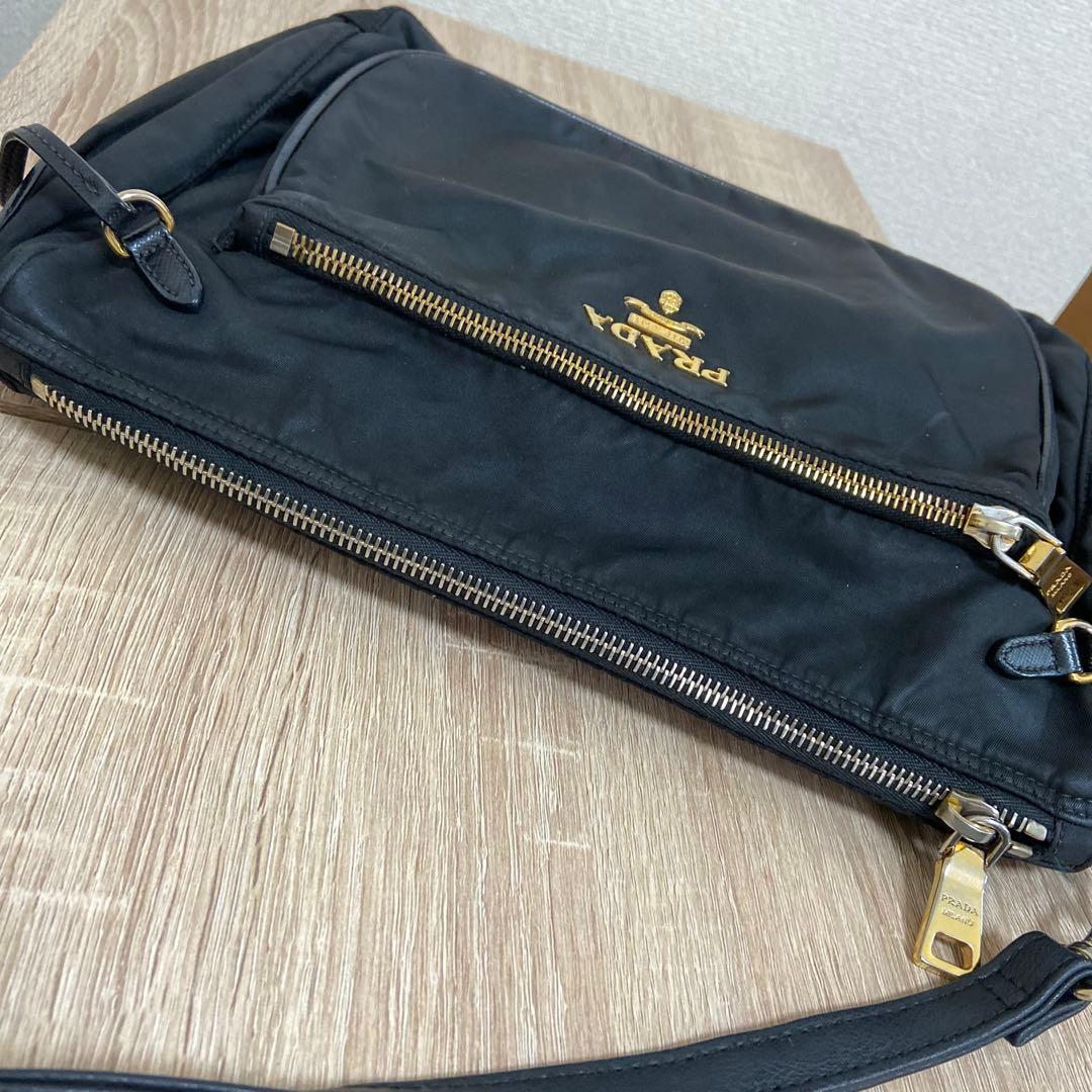 PRADA ブラックショルダーバッグ