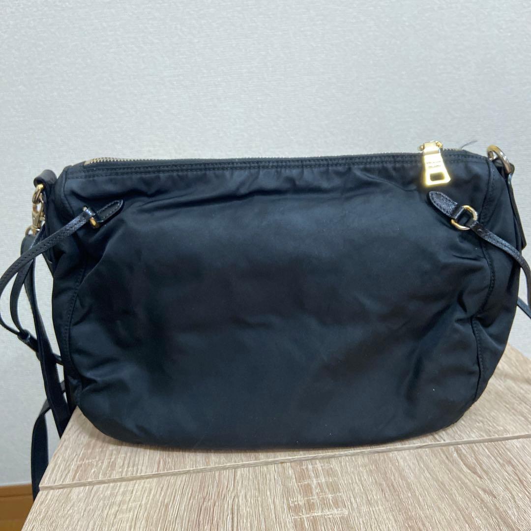 PRADA ブラックショルダーバッグ