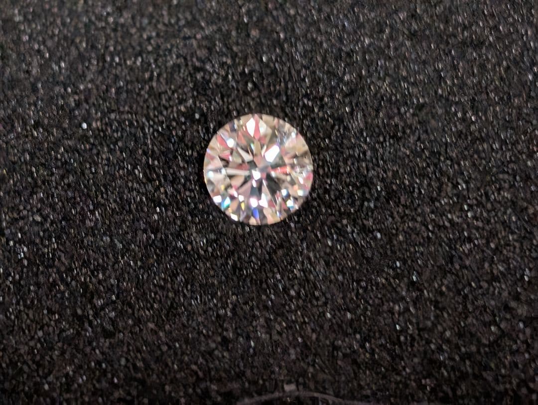 0.31ct 4.3mmラウンド ラボグロウンダイヤモンド D VS2 IGI