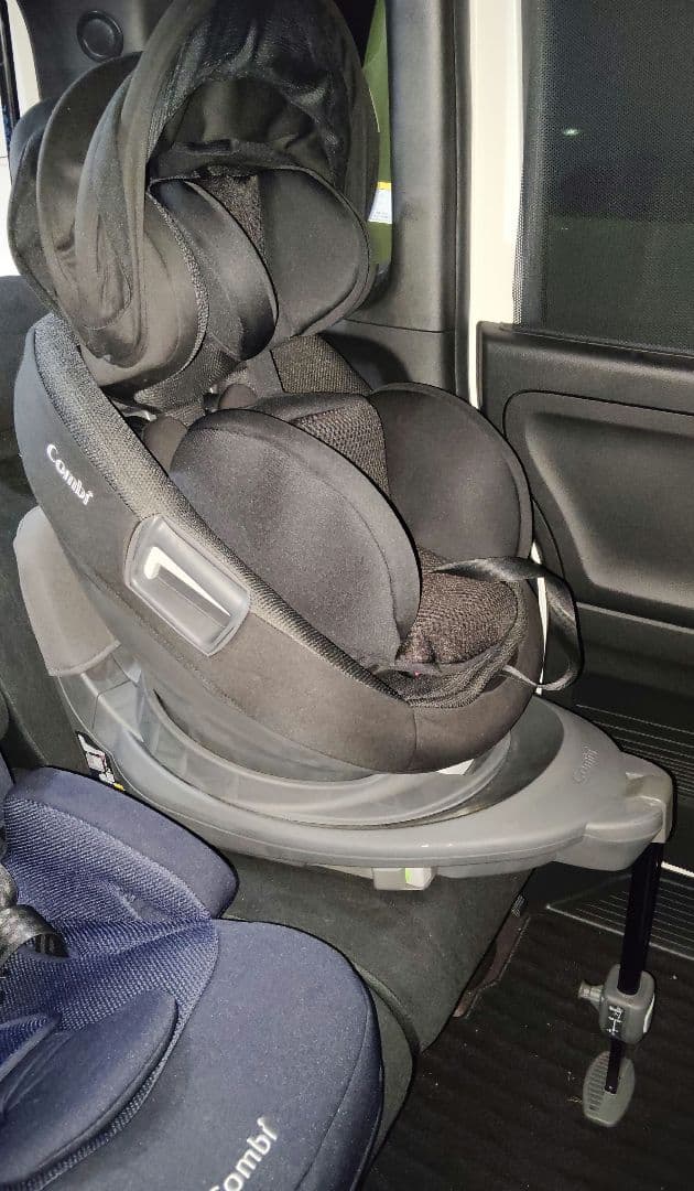 美品 Combi チャイルドシート THE S plus ZC-750 ブラック