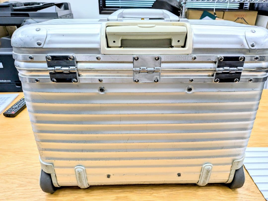 リモワパイロット37Lタスロック