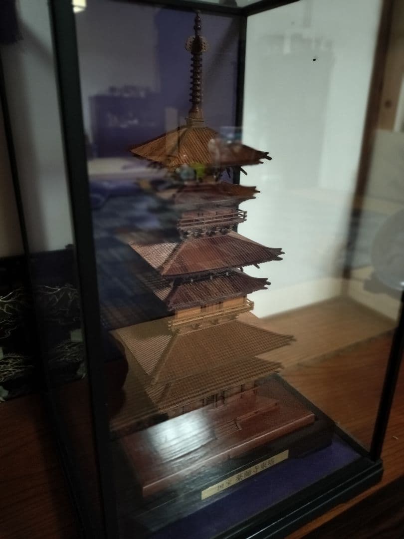 薬師寺の東塔の木で出来た置物