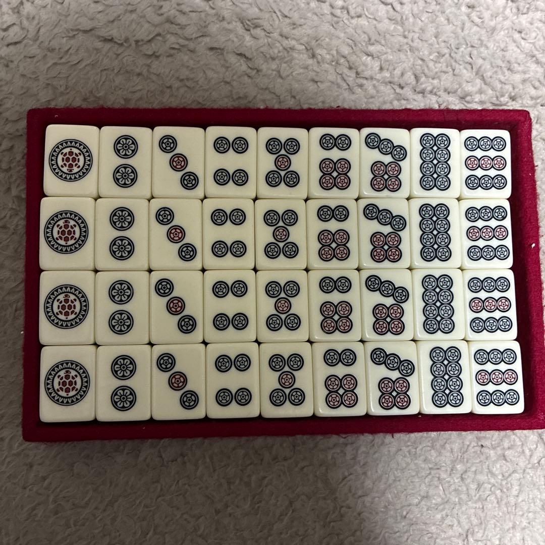 麻雀牌セット プラスチック製 赤色ケース付き　 任天堂　役満　特重