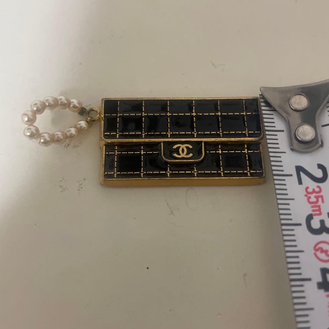 ジャンク品　金具無し　シャネル　バッグ型　パーツのみ　ピンバッジ