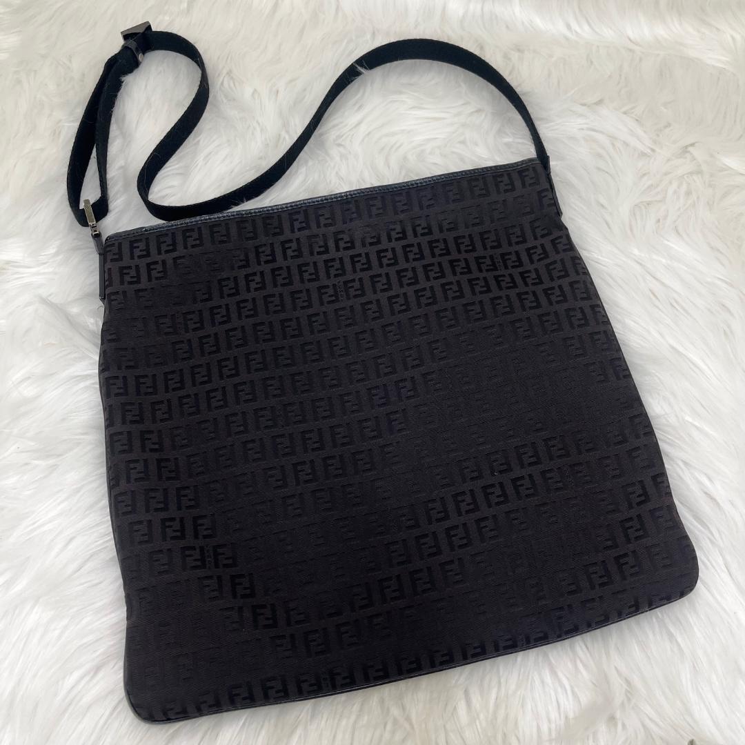 フェンディ　FENDI ズッカ ショルダーバッグ　キャンバス
