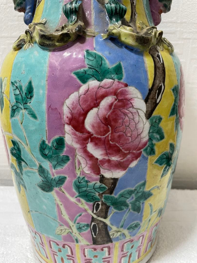 中国 旧家蔵出し 清時代 粉彩 双耳 牡丹花卉紋瓶骨董品。