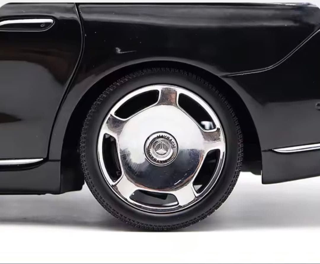 Mercedes-Maybach S-Class 1\18スケールモデルカー