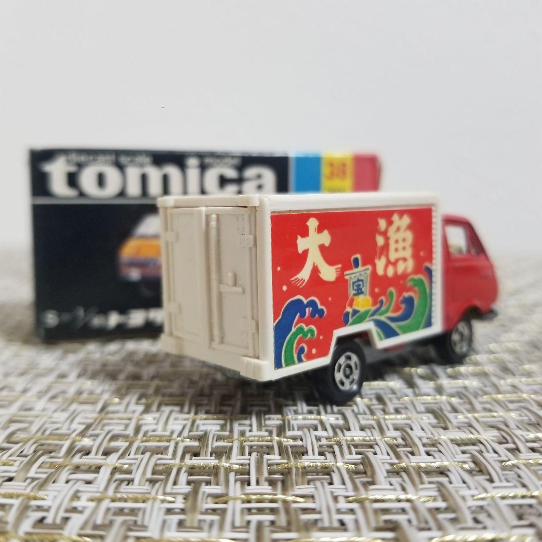 トミカ　黒箱　No.38 トヨタ ハイエース 日通冷凍車　日本製