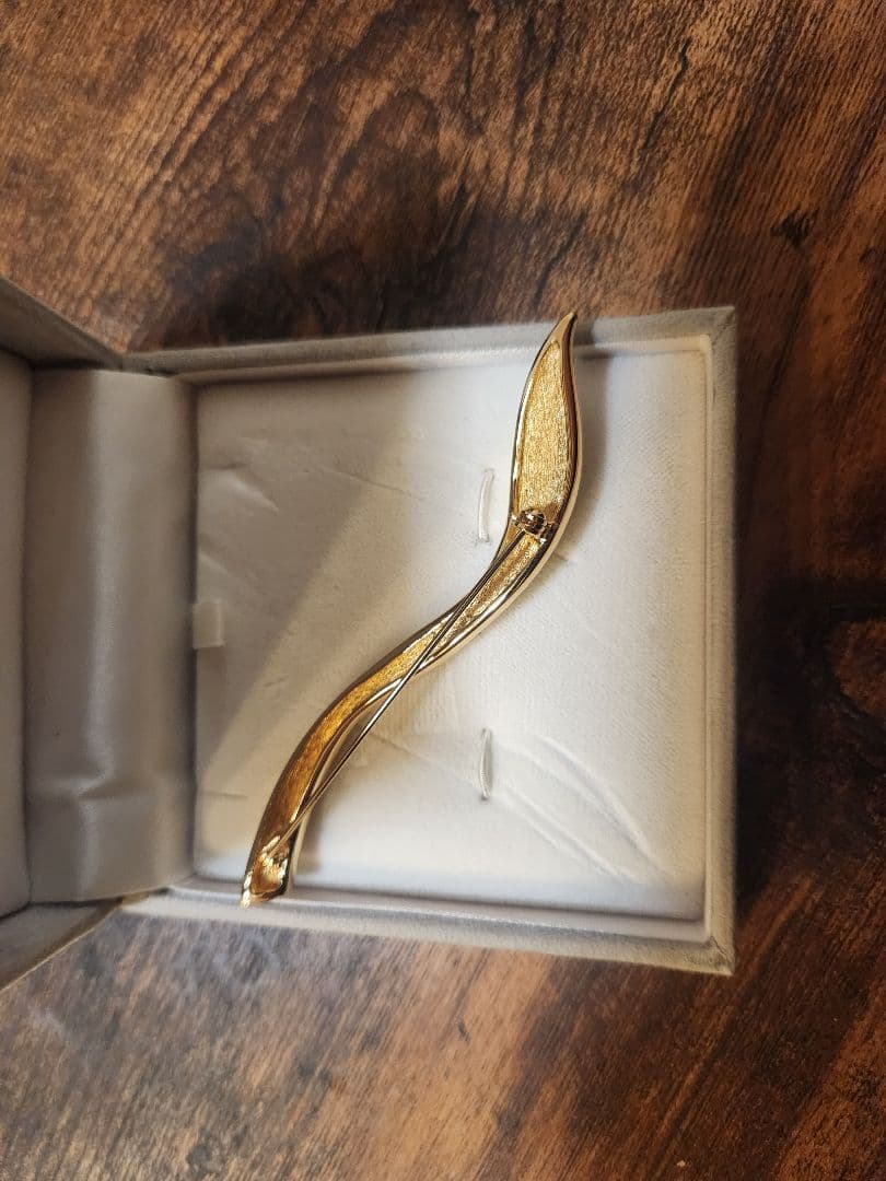 Christian Dior ゴールドリーフブローチ