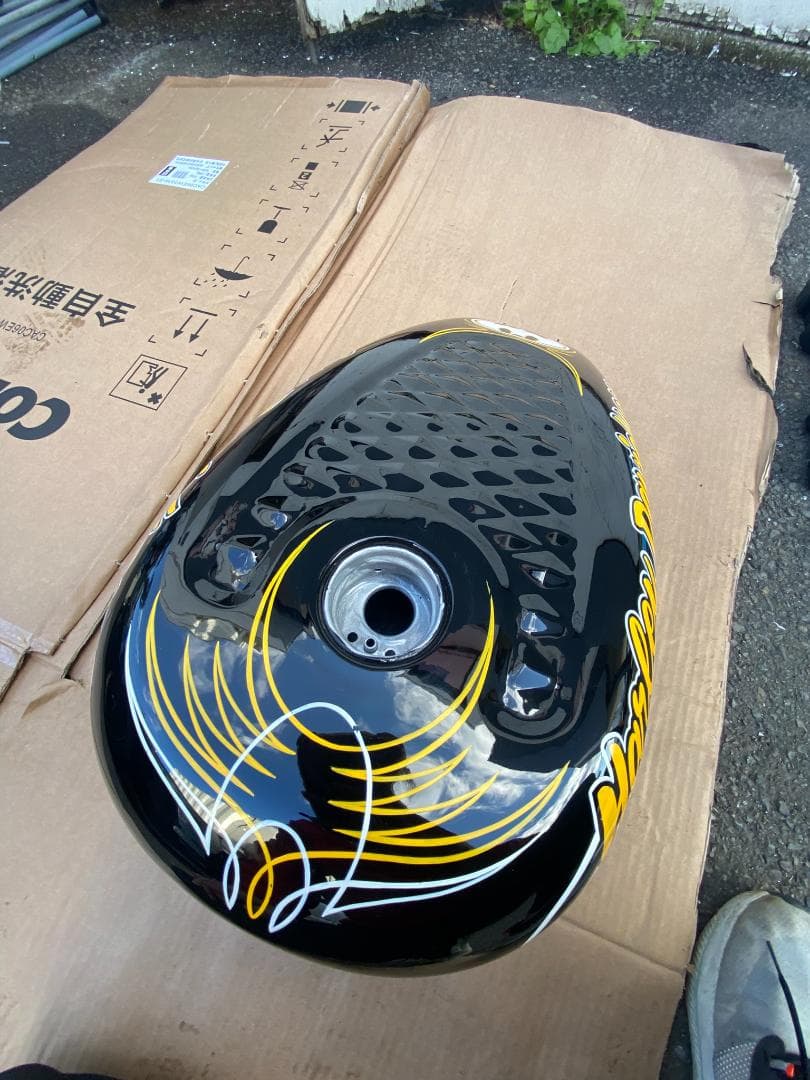 スポーツスター　ハーレー　ダイヤモンドカスタムタンク　3.3ガロン　凹凸柄