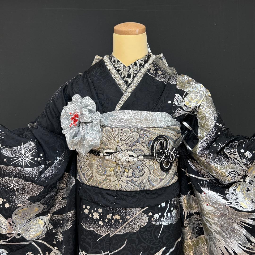 関芳　黒地の銀彩　龍の柄の振袖フルセット