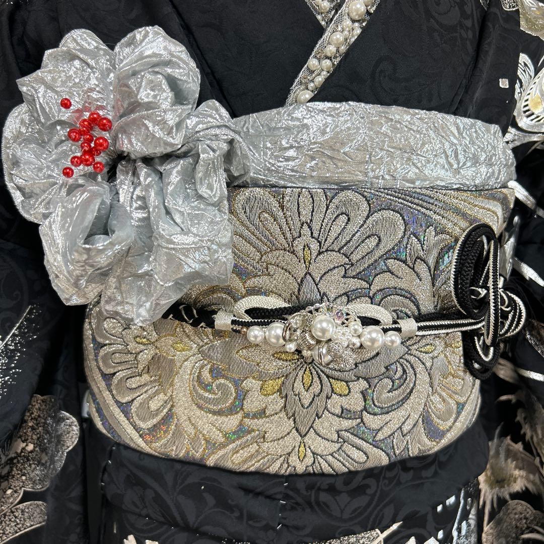 関芳　黒地の銀彩　龍の柄の振袖フルセット
