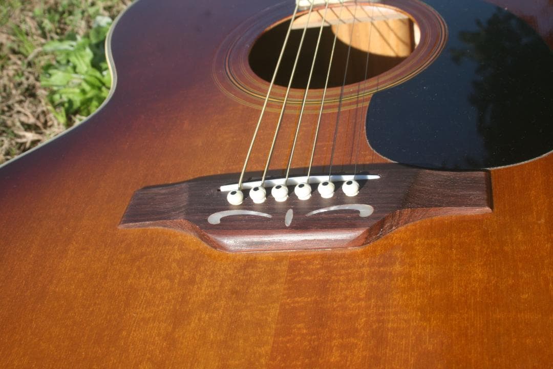 1970年代に日本の松本のマツモクで製造されたGranada J200モデル