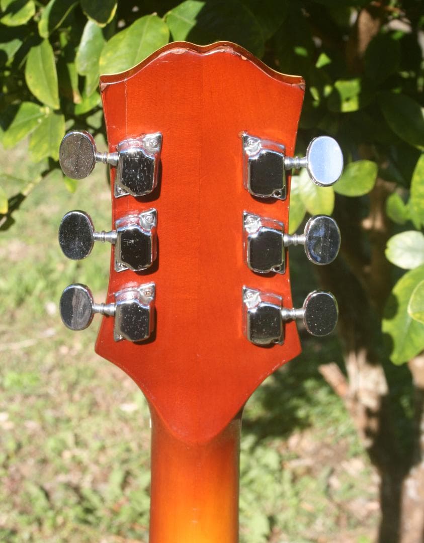 1970年代に日本の松本のマツモクで製造されたGranada J200モデル