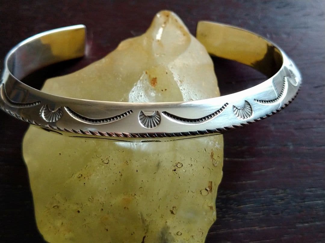 【レア美品】インディアンジュエリー シルバーバングル　トライアングル ナバホ