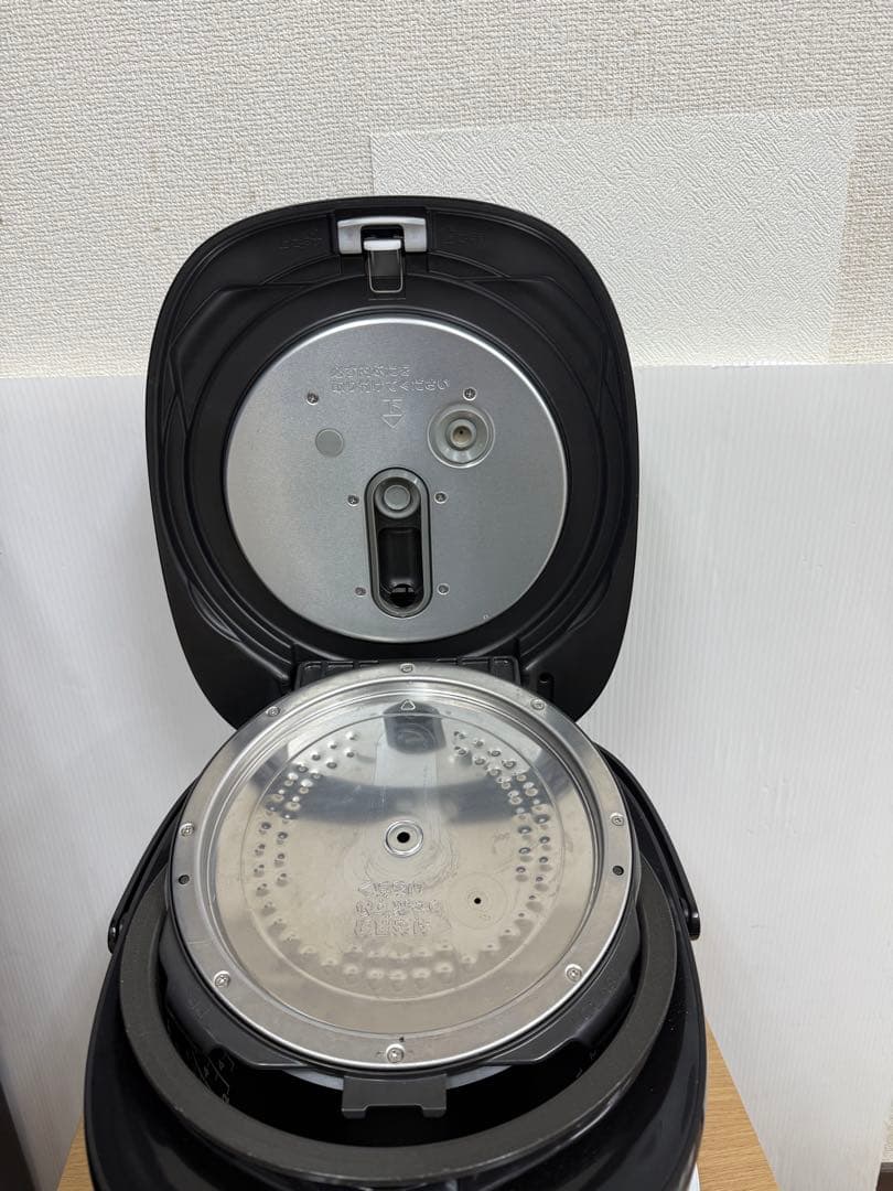 TOSHIBA真空圧力IHジャー炊飯器 RC-18VRV 1.8L 2023年製