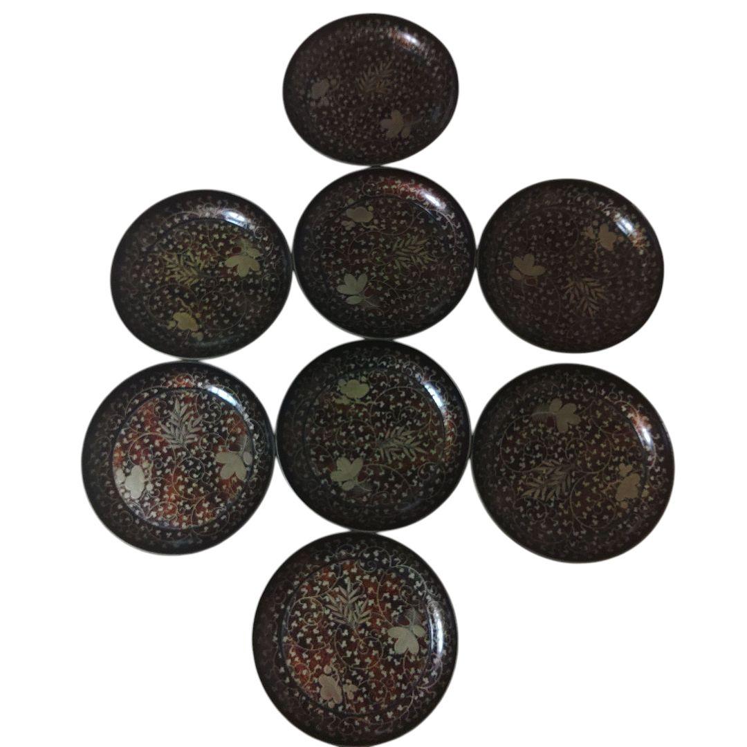 漆芸　蒔絵と沈金の唐草模様の菓子皿　8枚組　古箱付