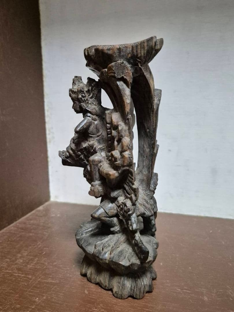 ヴィシュヌ神　ビシュヌ　ガルーダ　木彫　彫刻　仏教美術　ネパール美術