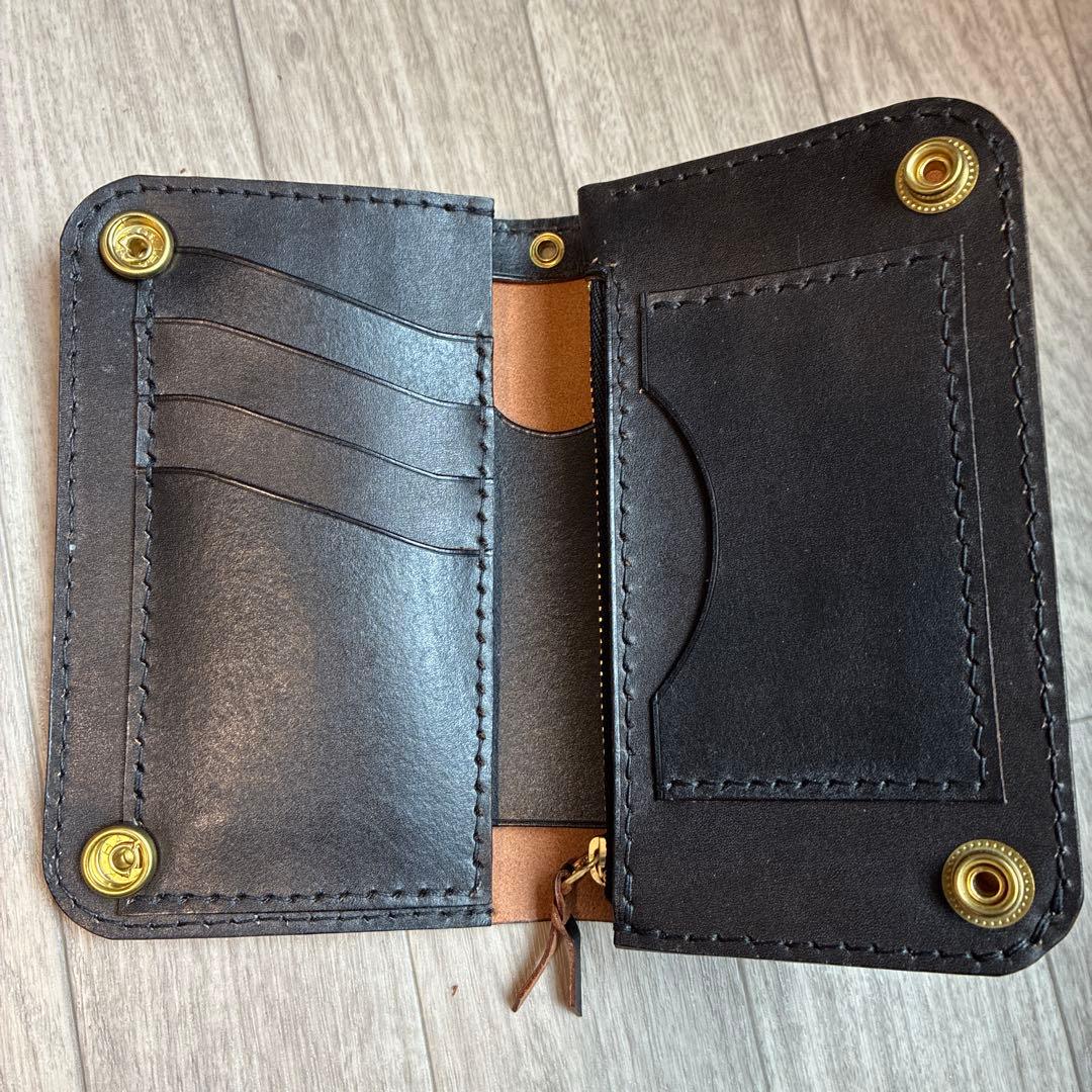 【茶芯ブラック】ミドルトラッカーウォレット　真鍮　黒ステッチ　お札を折らずに収納