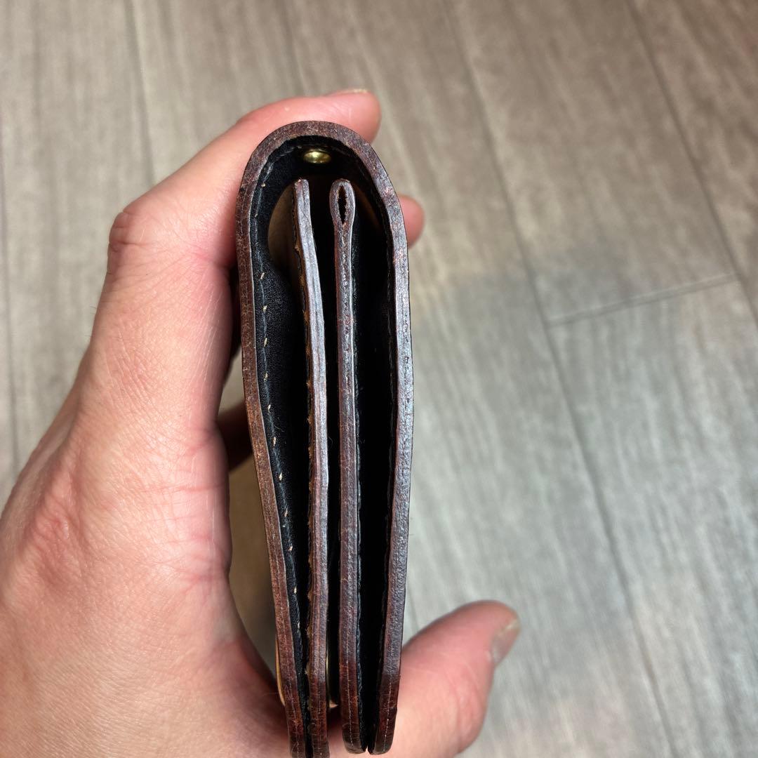 【茶芯ブラック】ミドルトラッカーウォレット　真鍮　黒ステッチ　お札を折らずに収納