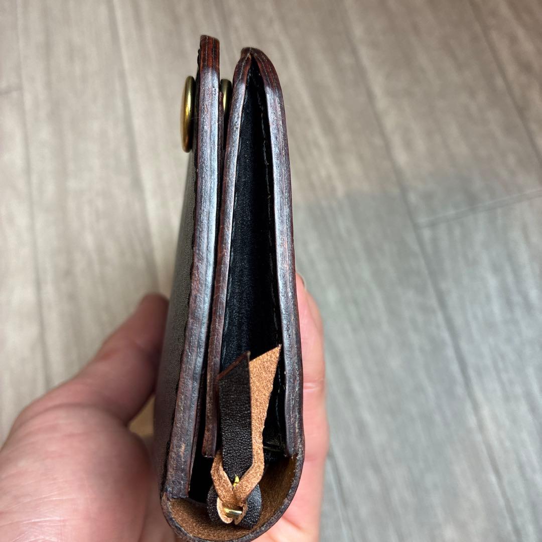 【茶芯ブラック】ミドルトラッカーウォレット　真鍮　黒ステッチ　お札を折らずに収納