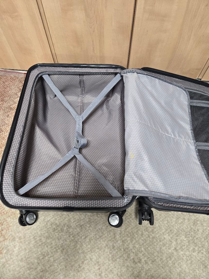 サムソナイト　ポリゴン　スーツケース