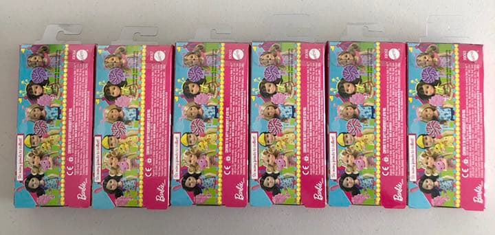 新品。アメリカで購入、バービー人形。ちびっ子勢揃い遊園地2012年。かわいい❤️