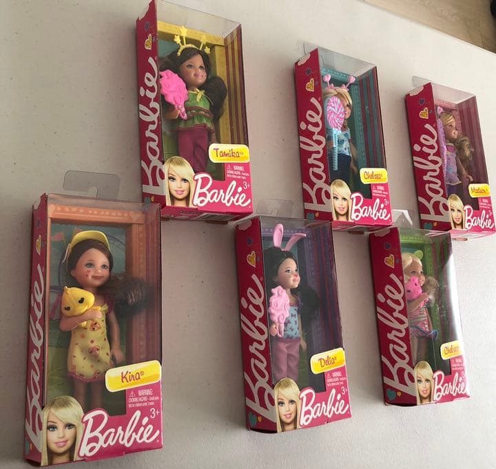 新品。アメリカで購入、バービー人形。ちびっ子勢揃い遊園地2012年。かわいい❤️