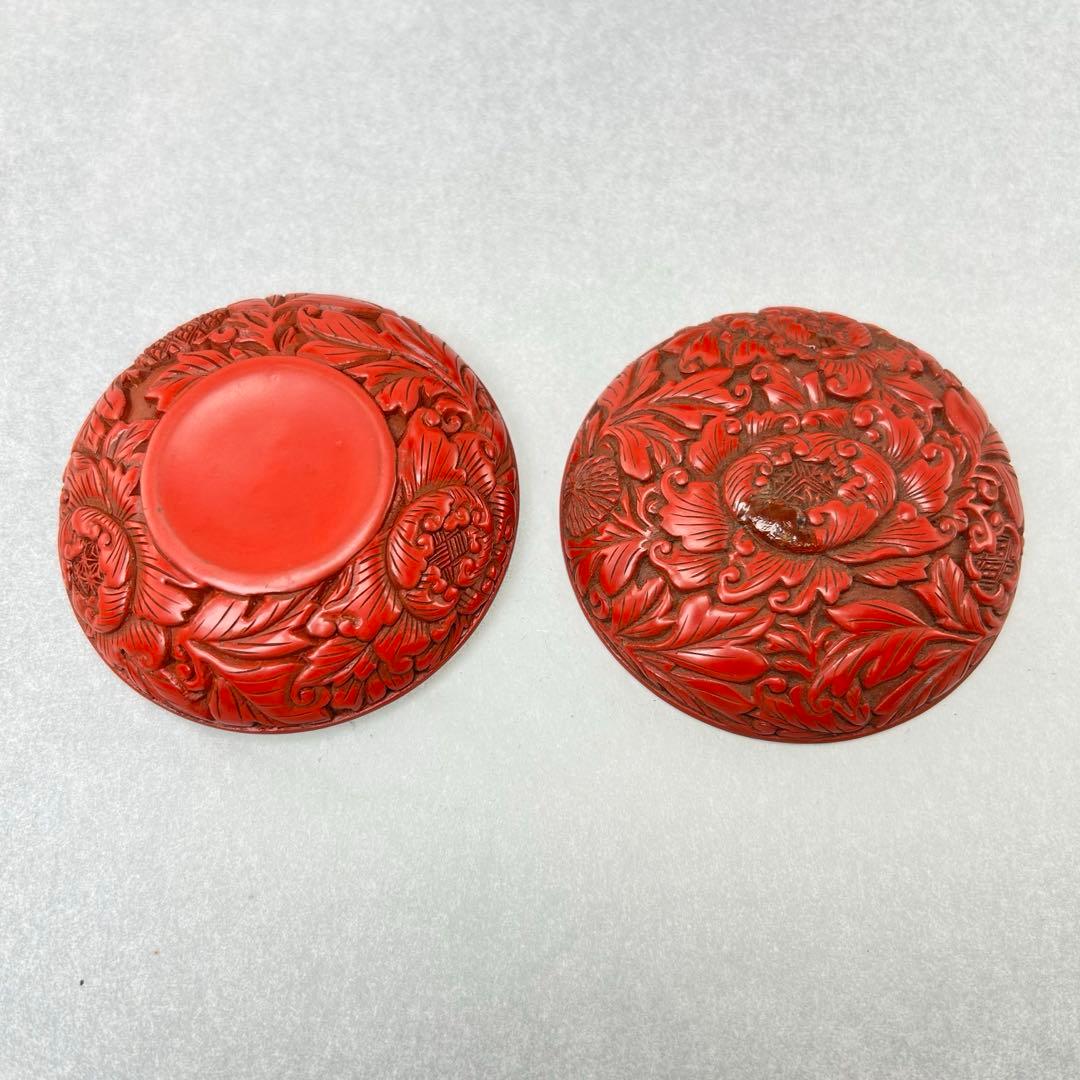 A014無形文化財村上堆朱　香合　泉山作　牡丹に唐草