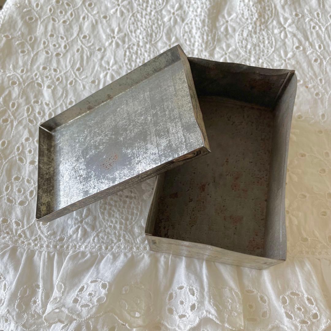 フランスアンティーク　TIN缶
