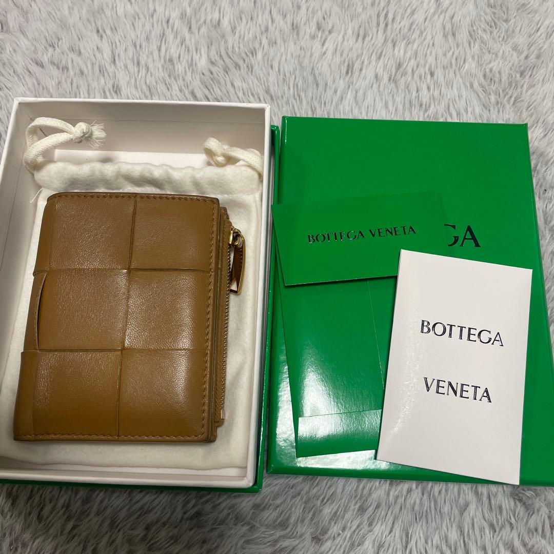 れん。ボッテガ　カセットスモール二つ折りウォレット