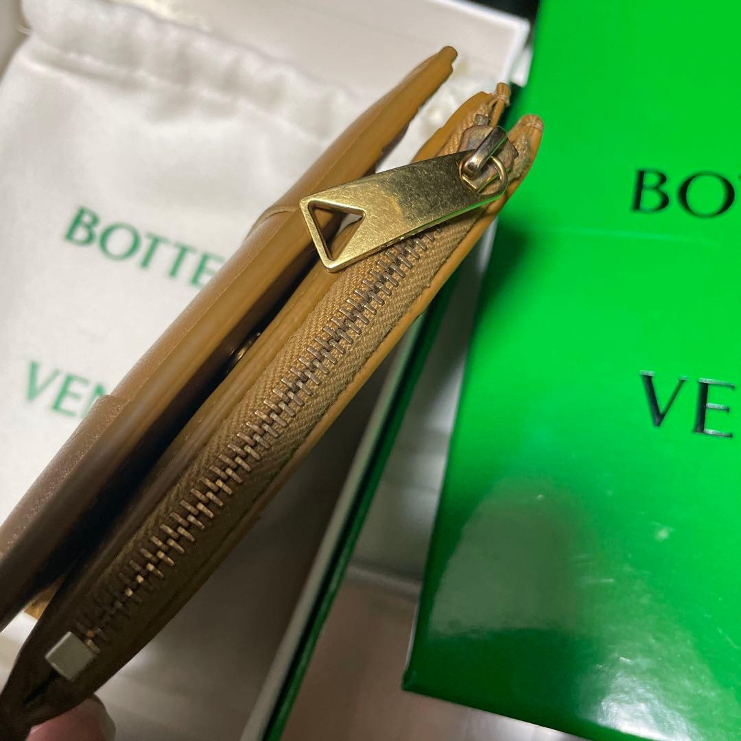 れん。ボッテガ　カセットスモール二つ折りウォレット