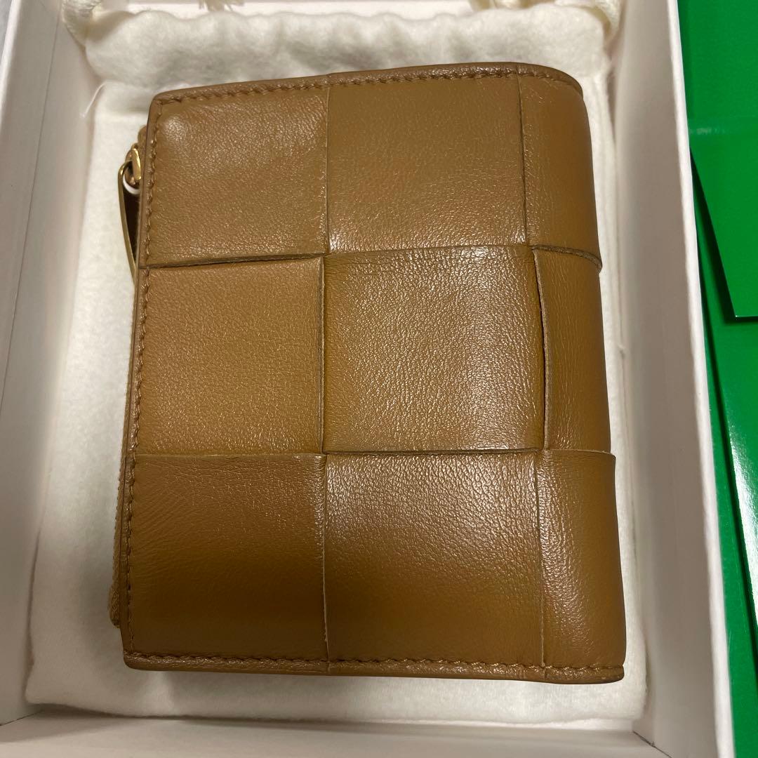 れん。ボッテガ　カセットスモール二つ折りウォレット